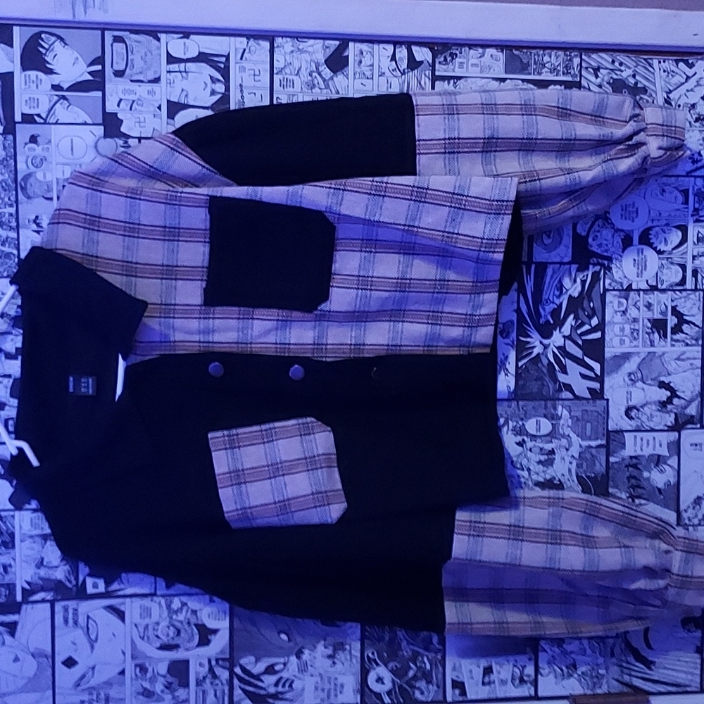 Lightweight Plaid and Black Cropped Flannel
